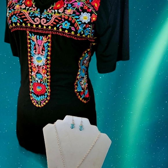 3 piece set. Top, Necklace and Earrings - Picture 3 of 8